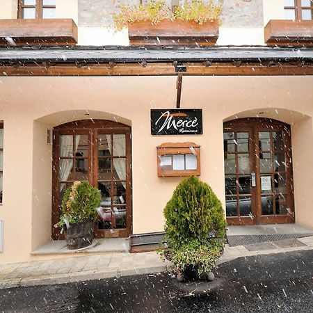 Hotel Fonda Merce Llívia Eksteriør billede