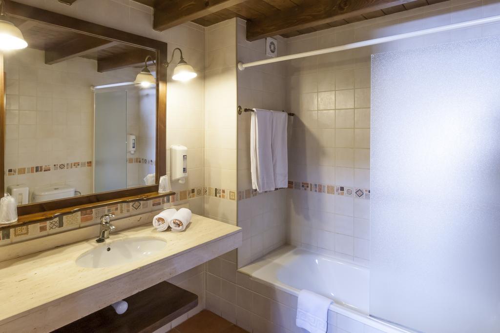 Hotel Fonda Merce Llívia Eksteriør billede