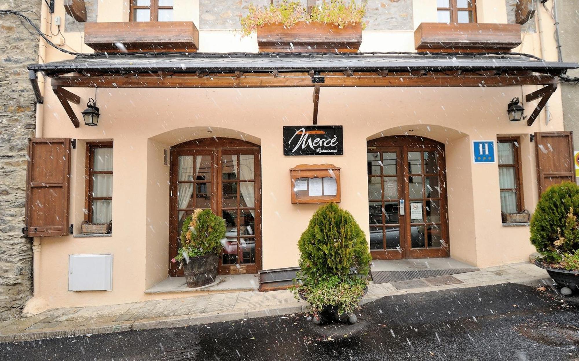 Hotel Fonda Merce Llívia Eksteriør billede