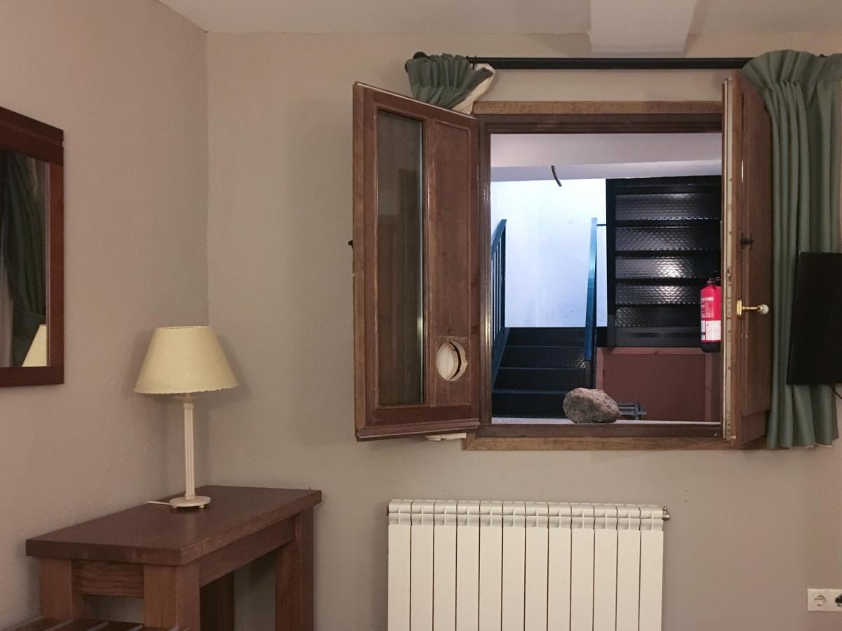 Hotel Fonda Merce Llívia Eksteriør billede