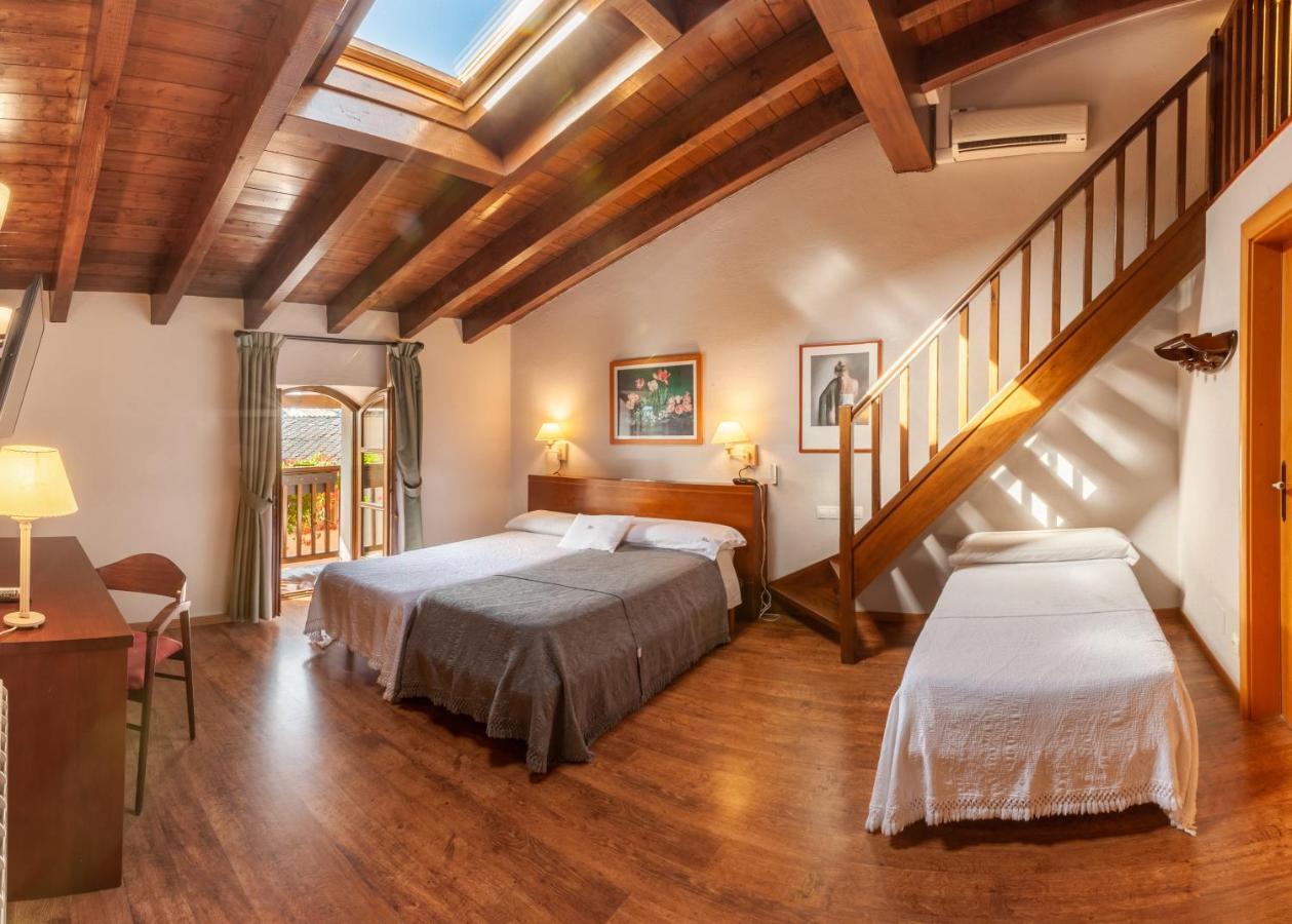 Hotel Fonda Merce Llívia Eksteriør billede
