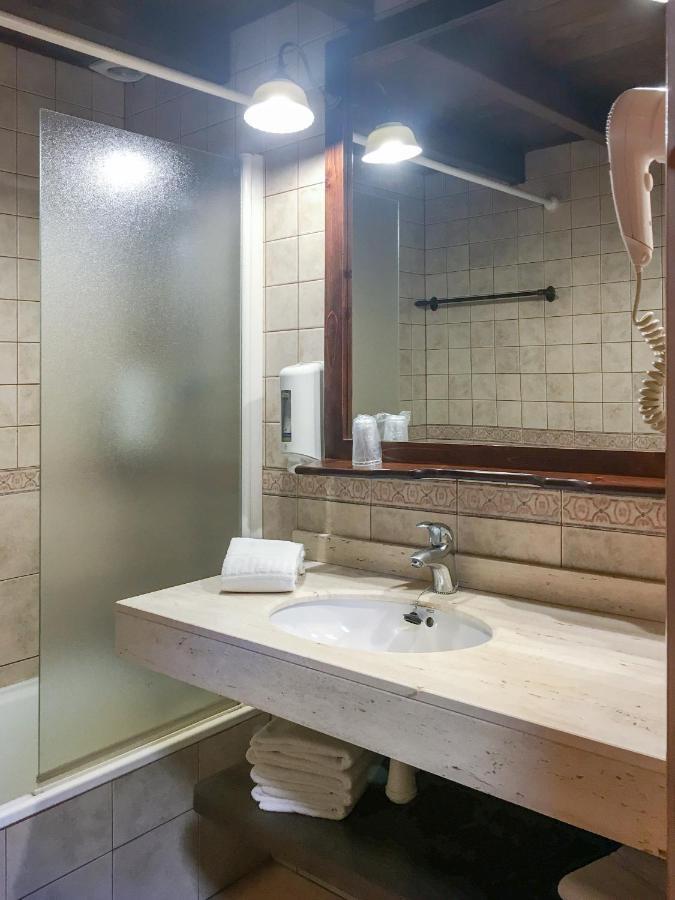 Hotel Fonda Merce Llívia Eksteriør billede