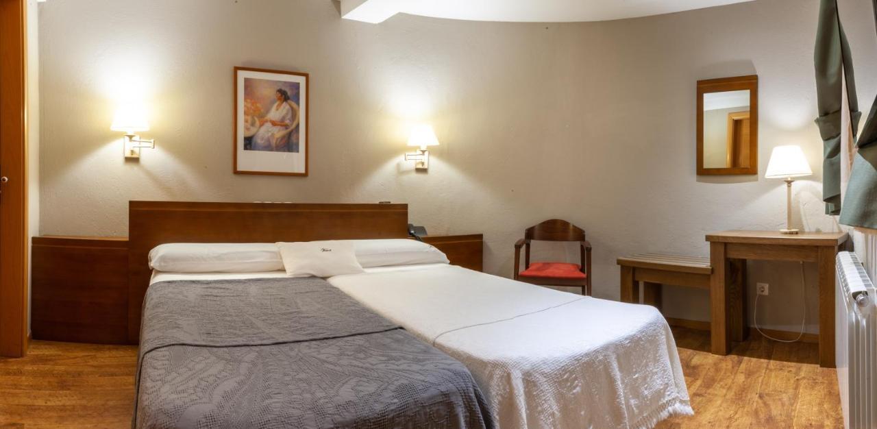 Hotel Fonda Merce Llívia Eksteriør billede