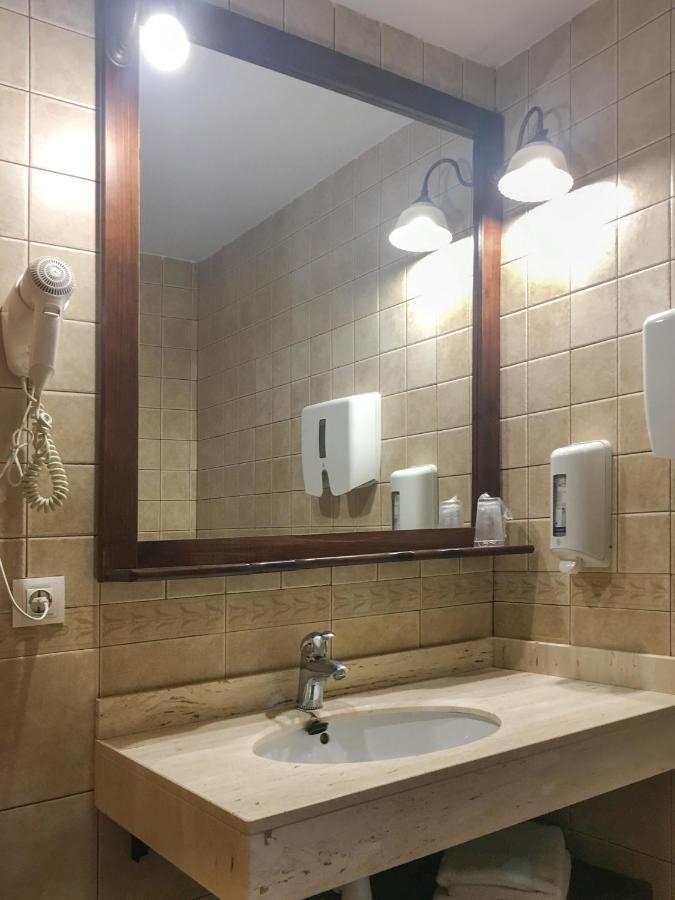 Hotel Fonda Merce Llívia Eksteriør billede
