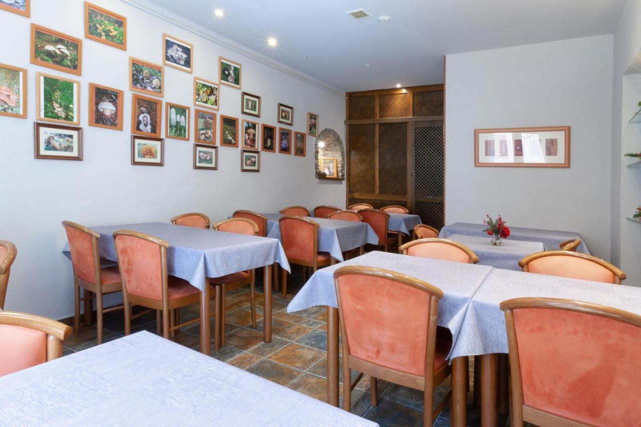 Hotel Fonda Merce Llívia Eksteriør billede
