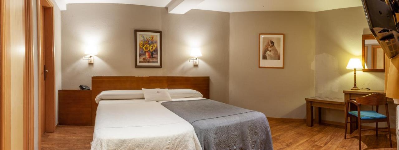 Hotel Fonda Merce Llívia Eksteriør billede