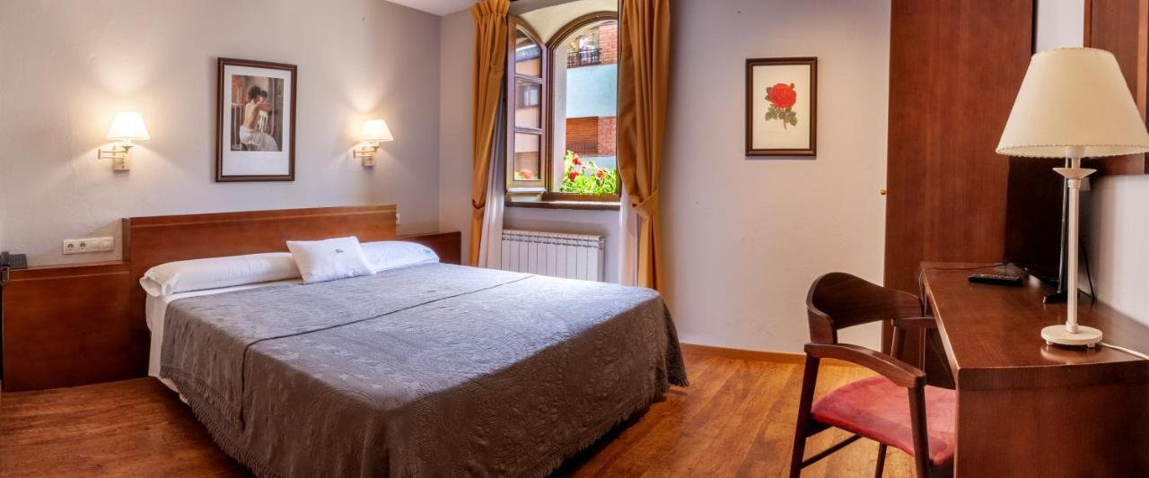 Hotel Fonda Merce Llívia Eksteriør billede