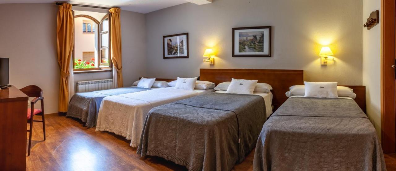 Hotel Fonda Merce Llívia Eksteriør billede