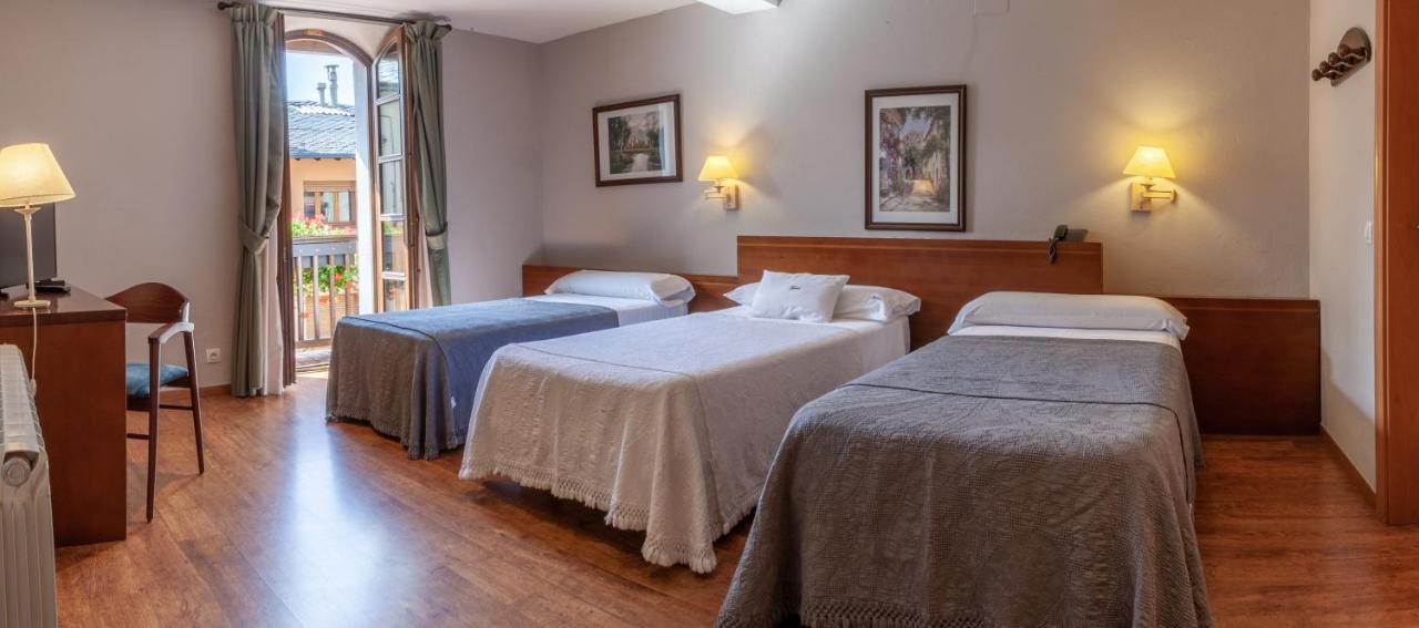 Hotel Fonda Merce Llívia Eksteriør billede